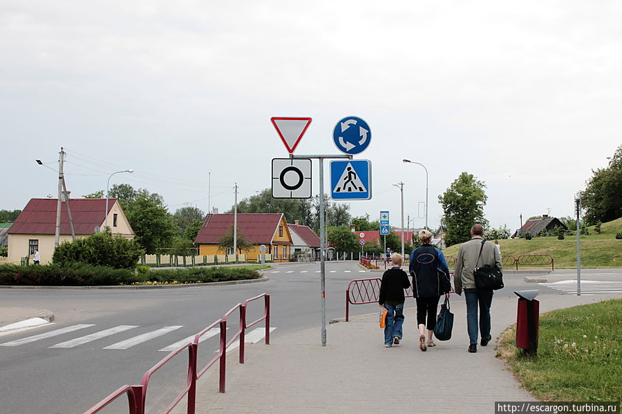 В целом город очень пострадал в начале 20 века. 

Не мудрено, ведь только в 1915-1920х годах власть здесь поменялась около 7 раз — немцы, большевики, поляки. Волковыск, Беларусь