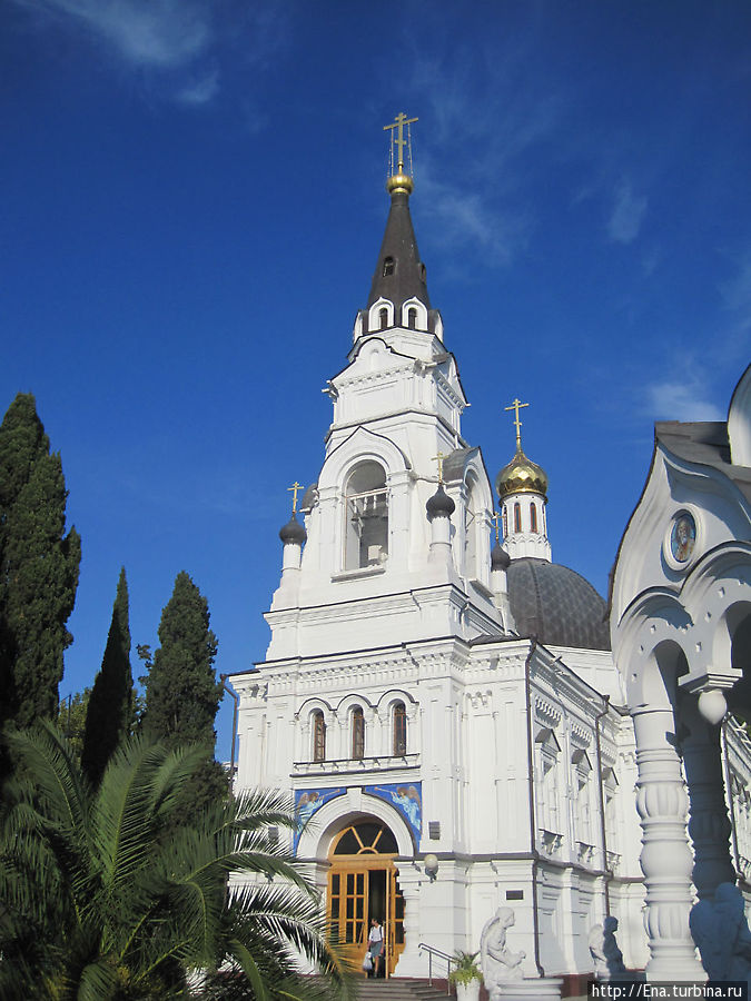 Собор Михаила Архангела — главный православный храм города Сочи Сочи, Россия