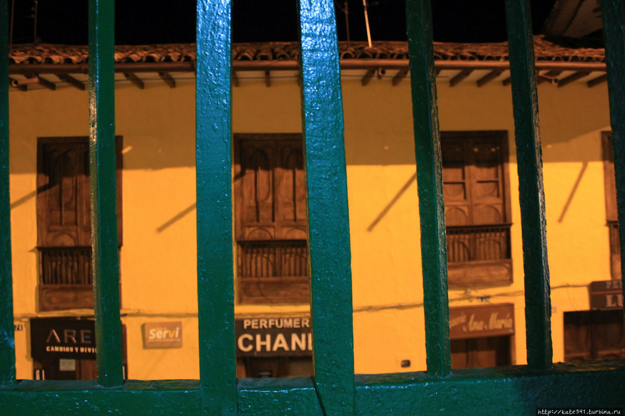 Эухения осваивает колониальные города Сан-Хиль, Колумбия