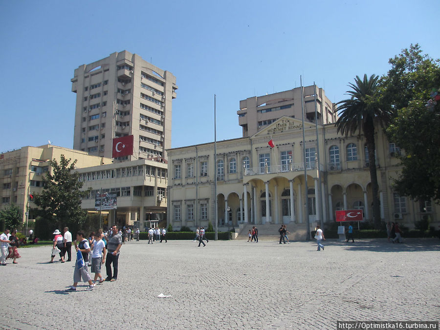 Площадь Конак Измир, Турция