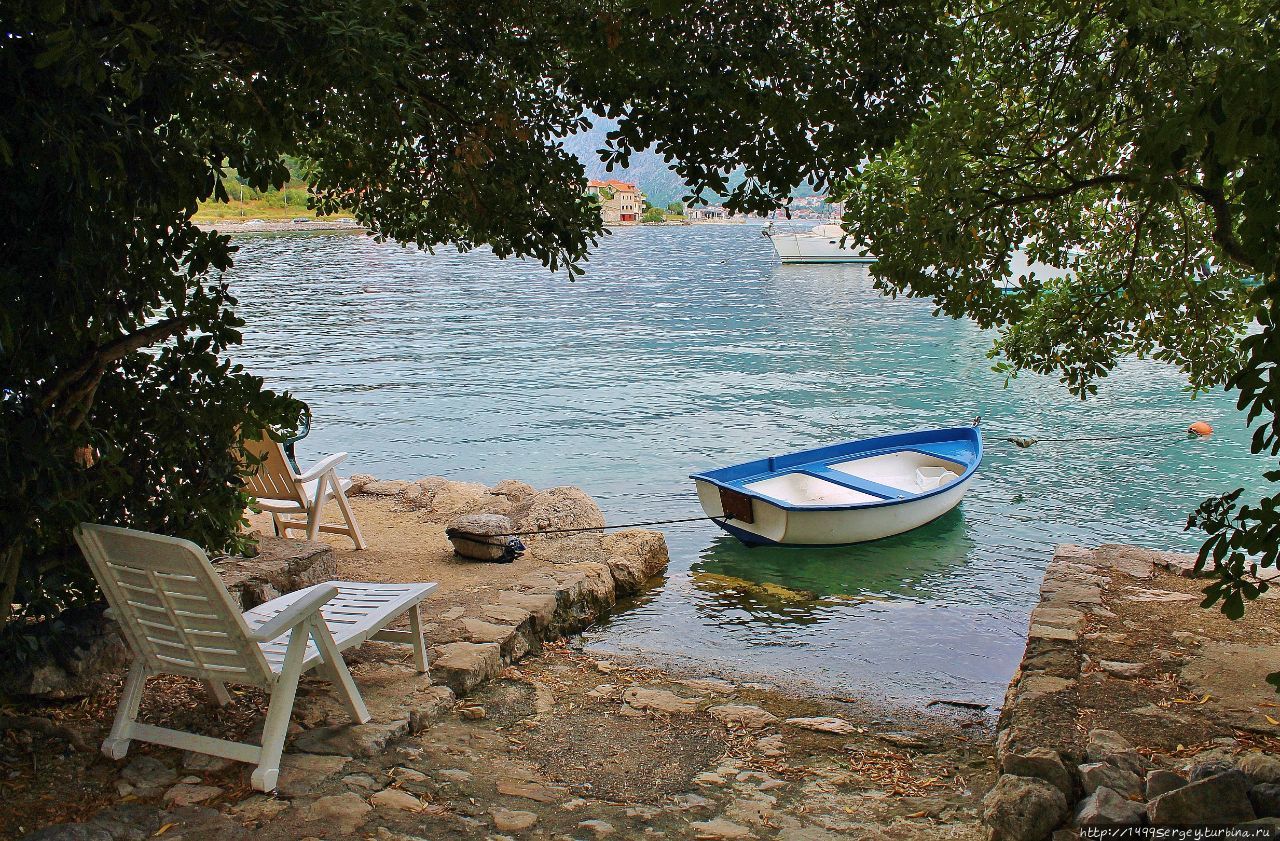 Легенды про старые дома. Черногория прчань яровица. Старая церковь в прчани черногория фото. Дом 3 сестер. Прчань в черногории дом трех сестер.