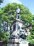 Памятник премьер-министру Великобритании Уильяму Глэдстоуну(1809-1898), уроженцу Ливерпуля.