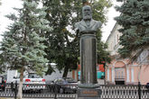 Памятник Островскому.
