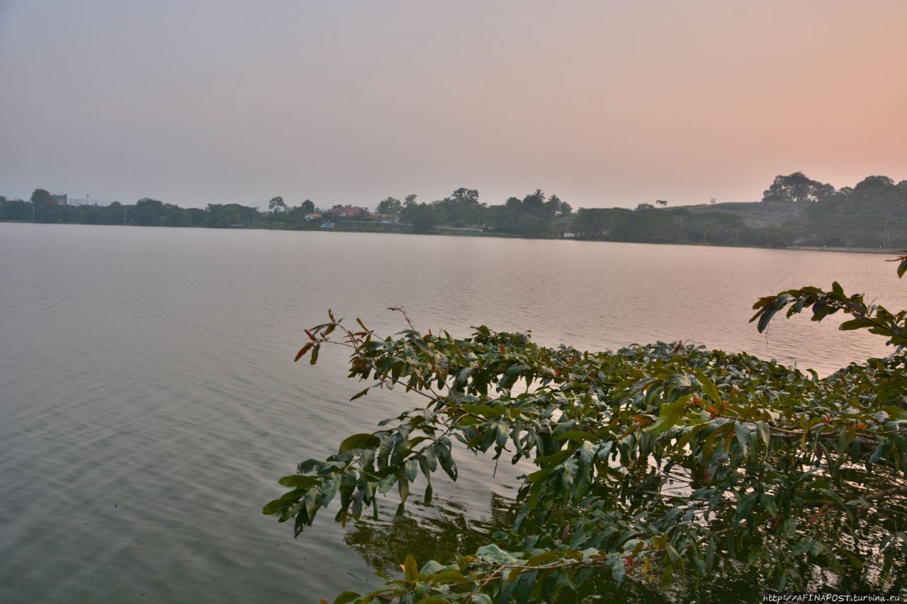 Курунегала озеро Курунегала, Шри-Ланка