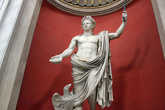 Император Клавдий в образе Юпитера.