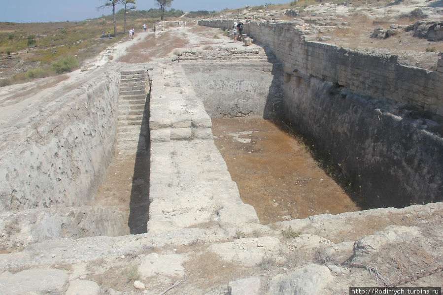 Видимо здесь что-то хранили