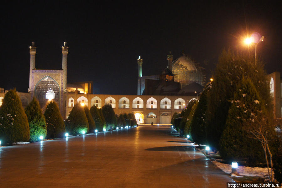 На площади Имама Хомейни вечером Исфахан, Иран