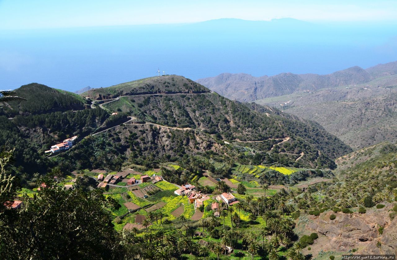 Вид на западную часть острова и деревню Эпина Остров Ла-Гомера, Испания