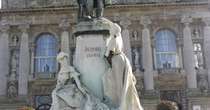 Памятник Жозефу Жаккарду в г. Кале. Фото из интернета