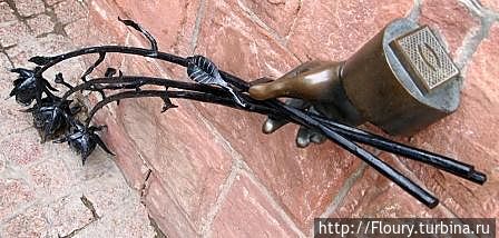 Говорят, что черновицкие улицы раньше подметали розами.