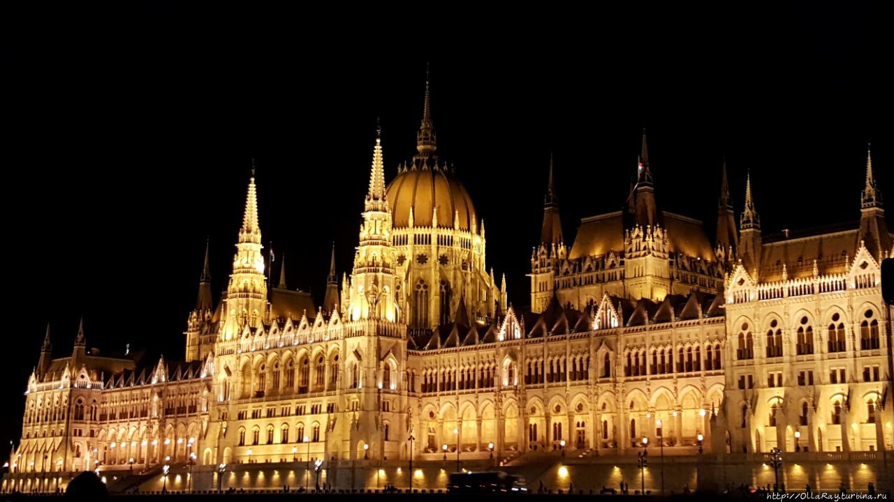 Ночная прогулка по Дунаю / Night walk on the Danube