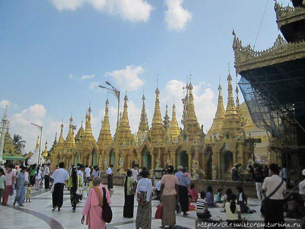 Посещение Шведагона Янгон, Мьянма