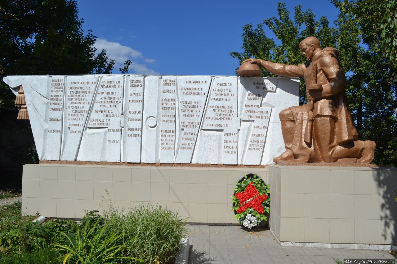 Памятник погибшим землякам во время ВОВ / Monument to fallen countrymen during II world war