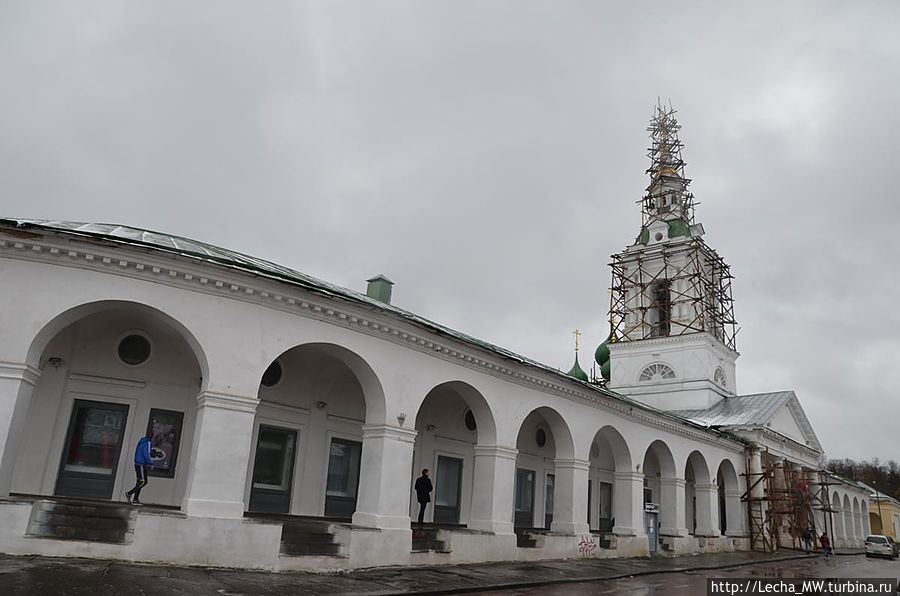 Гостиный двор и колокольня церкви Спаса на торгу Кострома, Россия