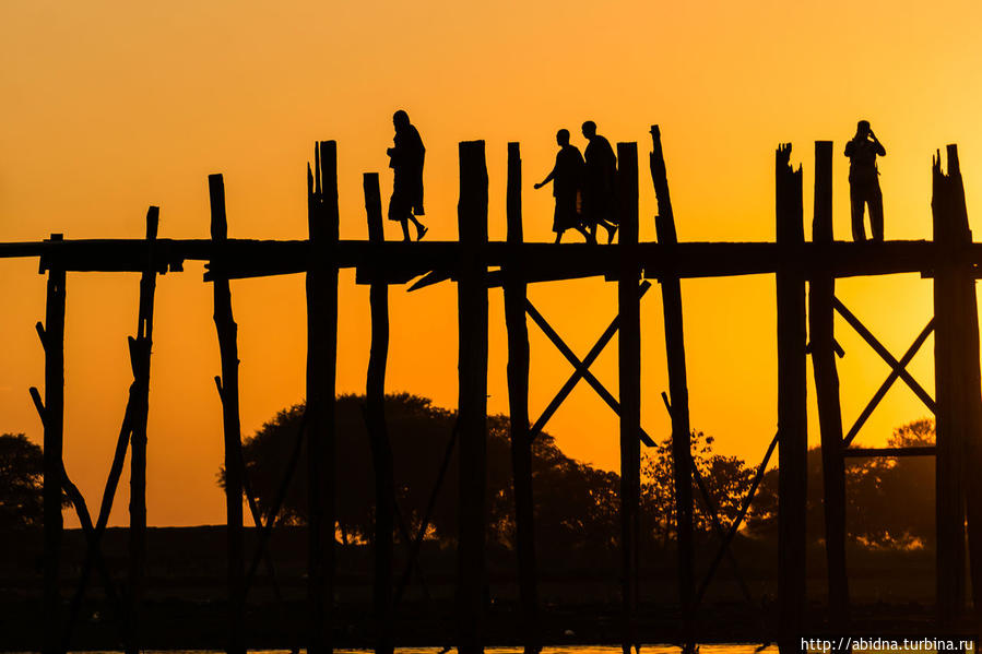 Закат на мосту У Бейн, или Силуэты на закате Мандалай, Мьянма