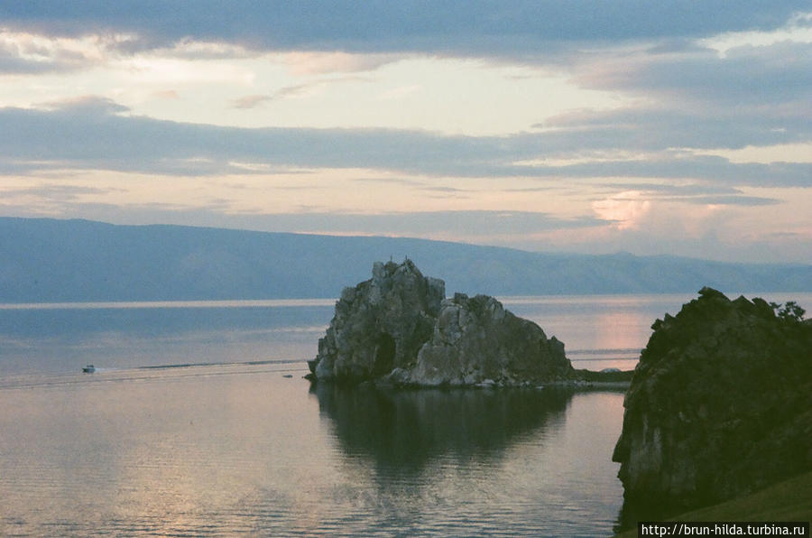 скала-Шаманка Хобой, остров Ольхон, Россия