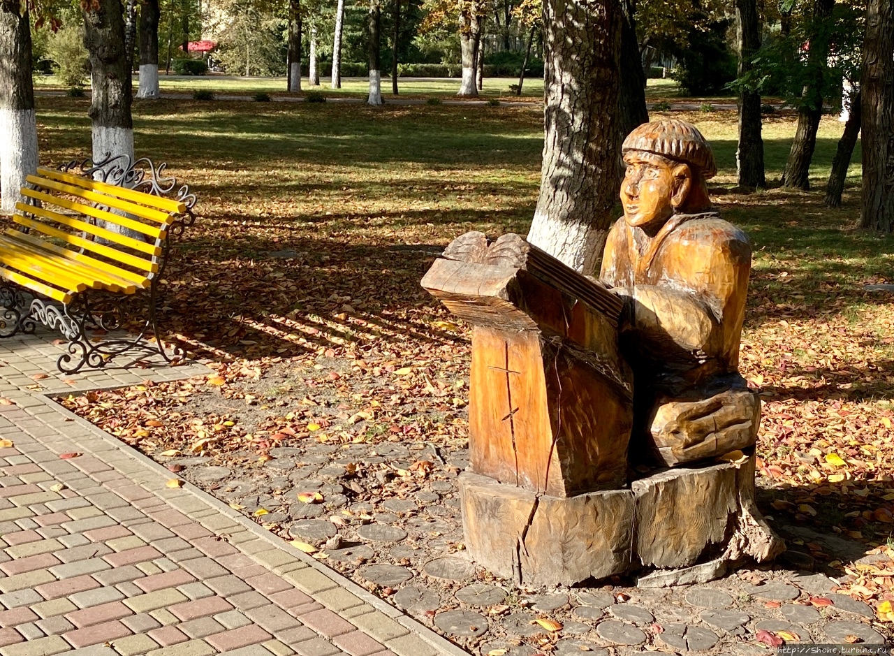 Аллея деревянных фигур Миргород, Украина