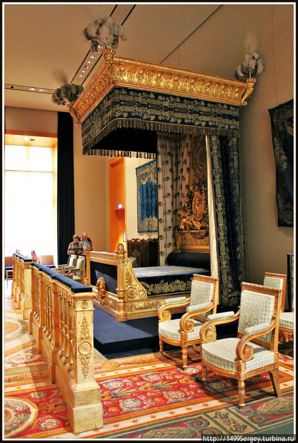 Кровать и шесть кресел. Орех, позолота, венецианский бархат и шёлк Париж, Франция
