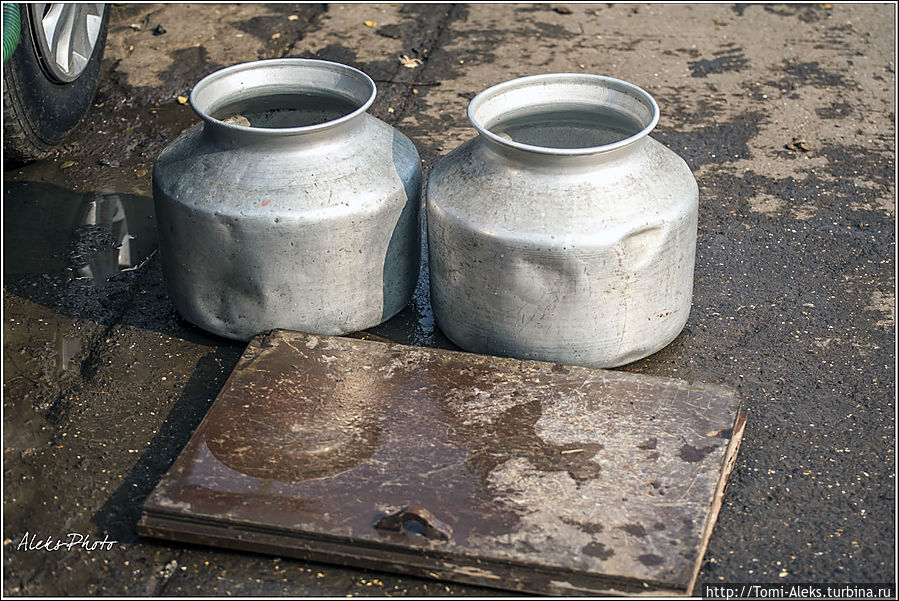 И разливают в бидоны...
*