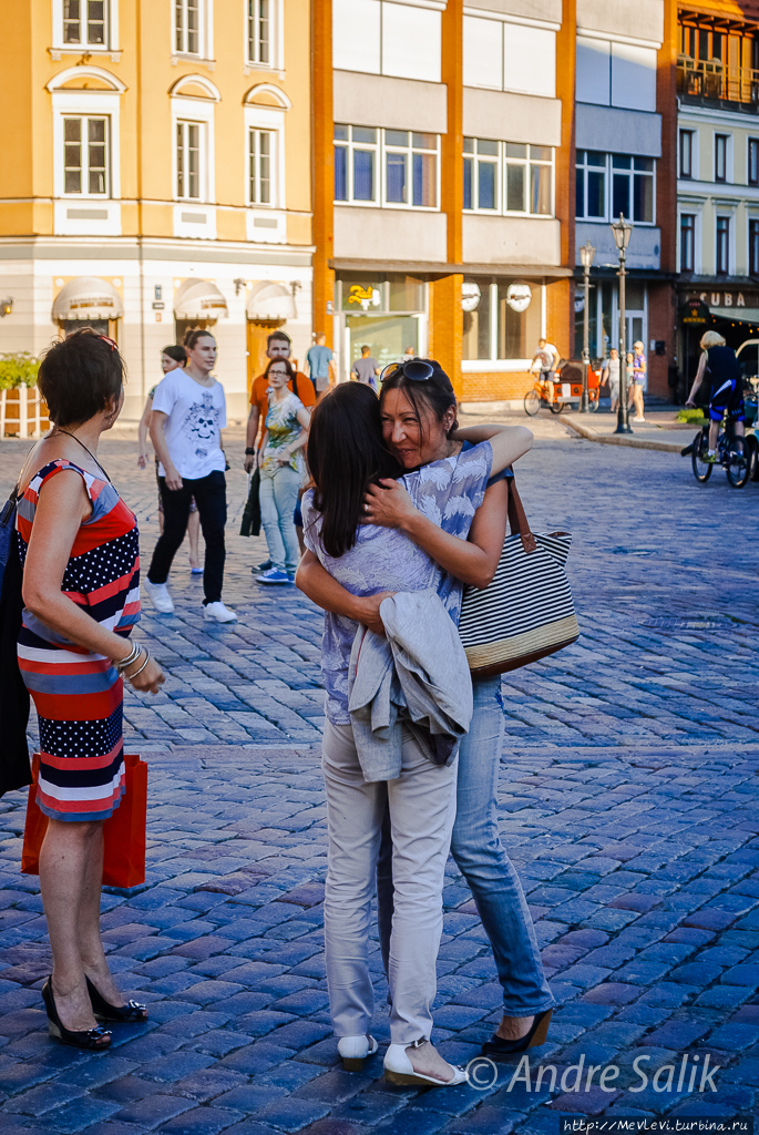 Флешмоб. Обнимашки .Старая Рига. Домская площадь. Рига, Латвия