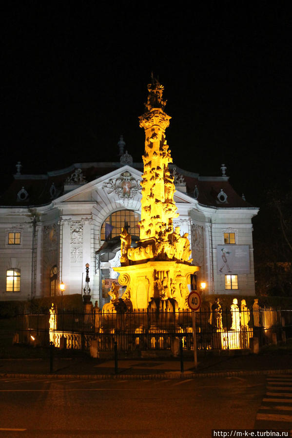Колонна Святой Троицы Кечкемет, Венгрия
