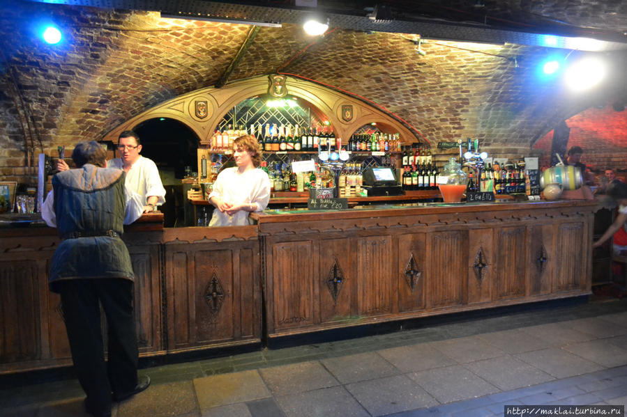 Не вполне средневековый бар. Лондон, Великобритания