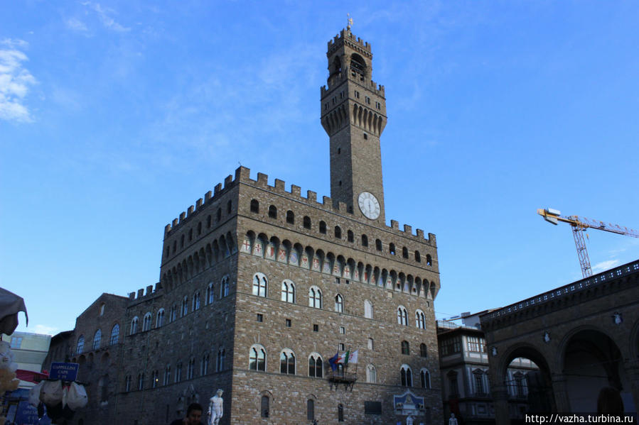 Палаццо Веккьо. В 1540 здание служило резиденцией Козимо первого Медичи,после того как Козимо первый перебрался во дворец   Питти в 1565 году, палаццо стали называть Палаццо Веккьо. Флоренция, Италия