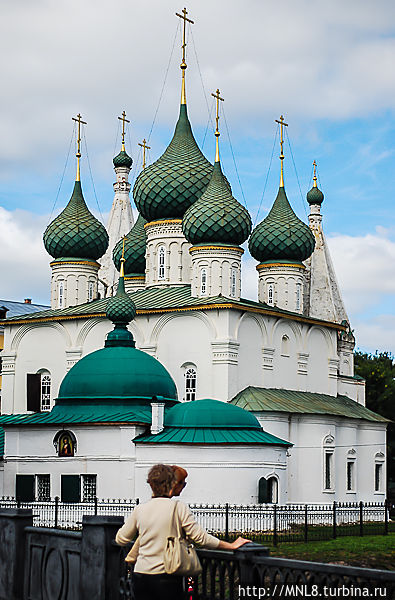 Церковь Ильи Пророка изначально была первой церковью города, она была заложена князем Ярославом Мудрым. А современный каменный храм построен в 1647 -1650 годах на месте двух деревянных храмов.