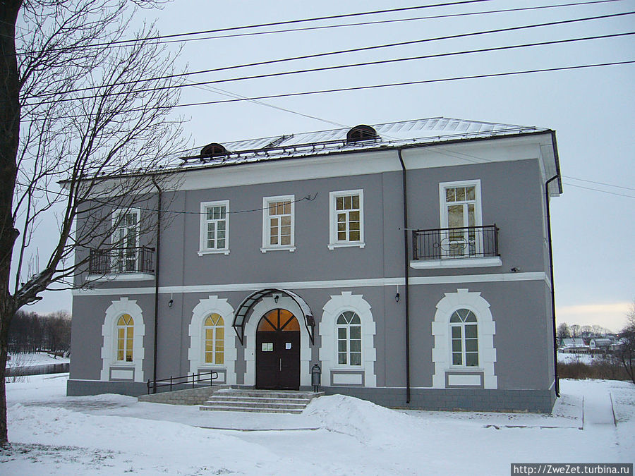 Здание смотрителей цепных мостов (ныне краеведческий музей (1856)) Остров, Россия