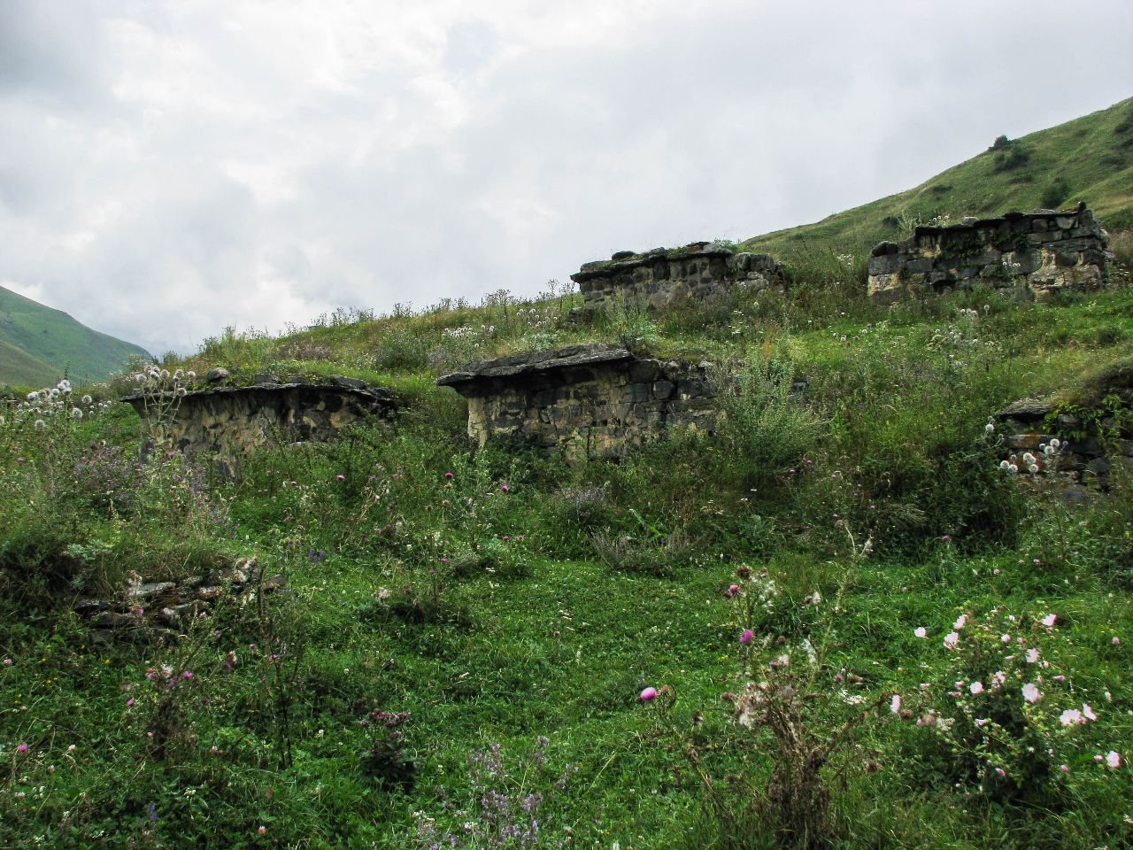 Лацский некрополь Лац, Россия