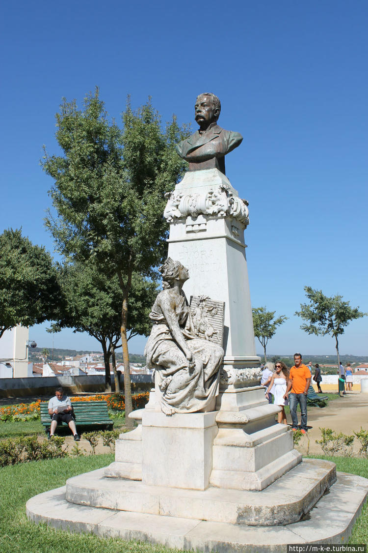 Памятник Francisco Baraho