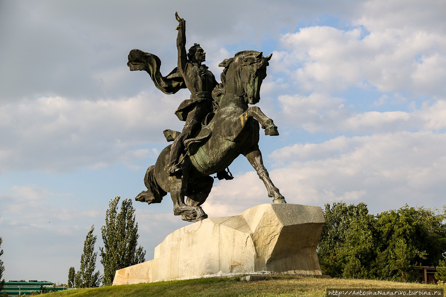 Памятник Суворову. Тирасполь, Приднестровская Молдавская Республика