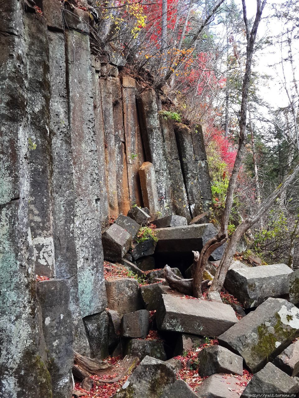 Вот такие 10-ти метровые ’карандаши Неожиданного Шкотовские водопады, Россия