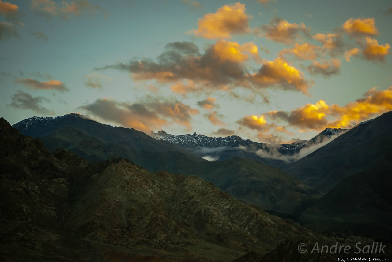 Лех на рассвете Лех, Индия