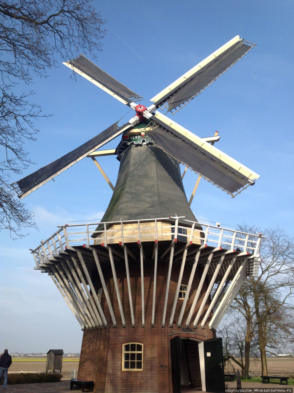 Ветряная мельница в парке Кекенхоф Кёкенхоф, Нидерланды