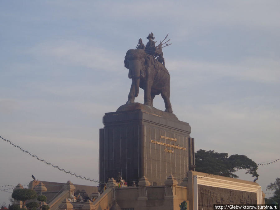 Памятник королю Раме I
