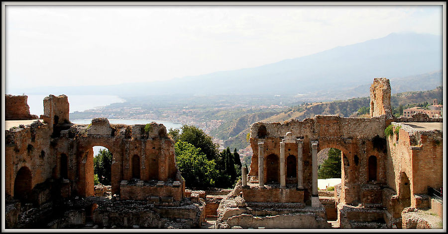 Второй по величине античный театр Сицилии Таормина, Италия