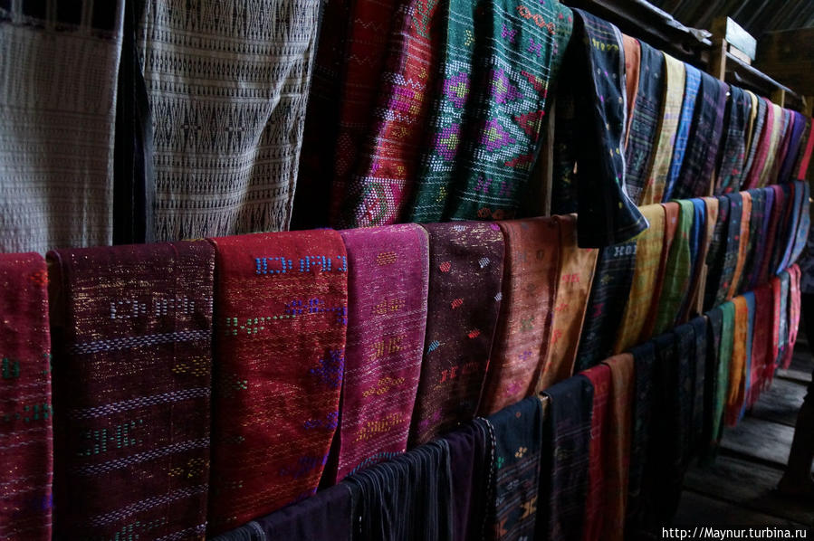 Самодельные   ткани. Медан, Индонезия
