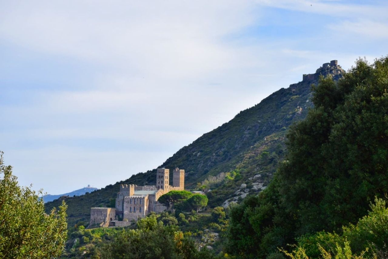 Монастырь Сан-Пере-де-Родес Росас, Испания
