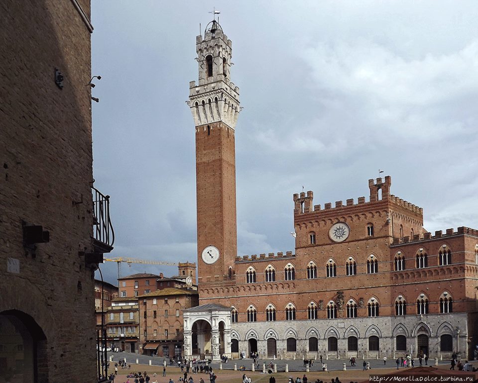 Siena: площадь piazza del Campo Сиена, Италия