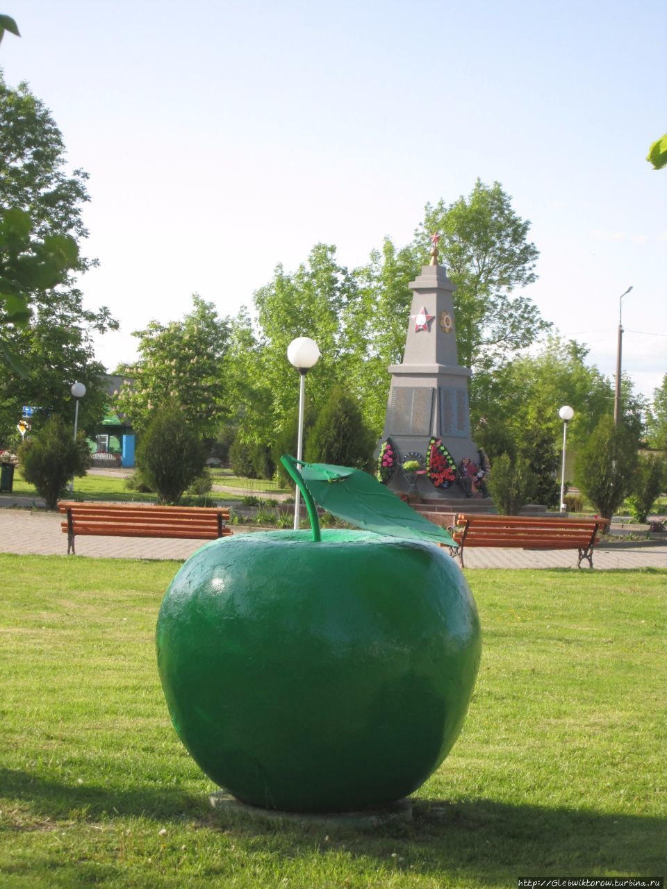 Прогулка к деревянной церкви на окраине Шарковщина, Беларусь