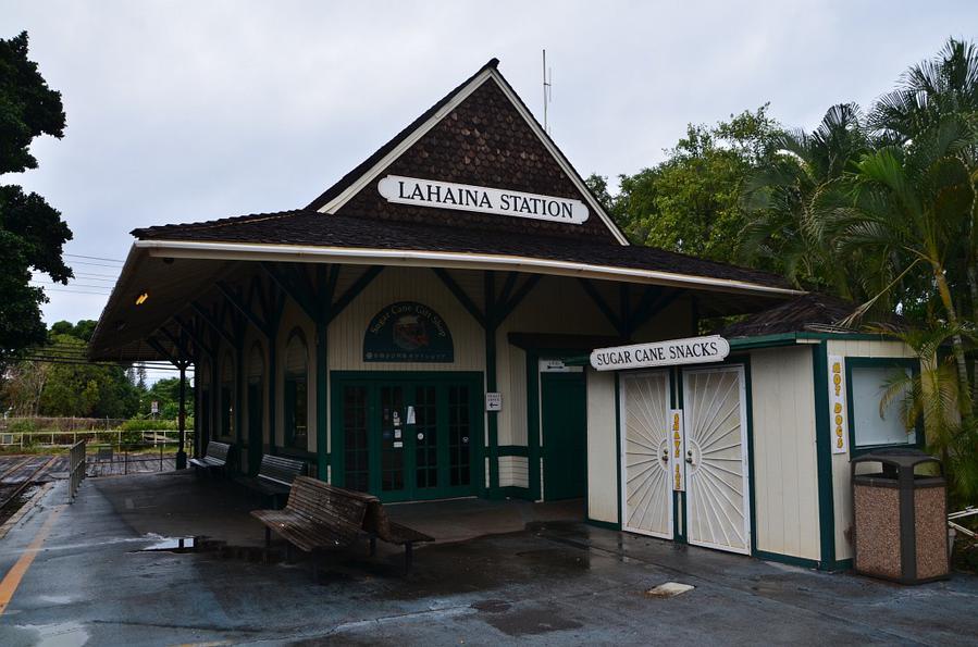 На вокзале в городе Лахайна Остров Мауи, CША