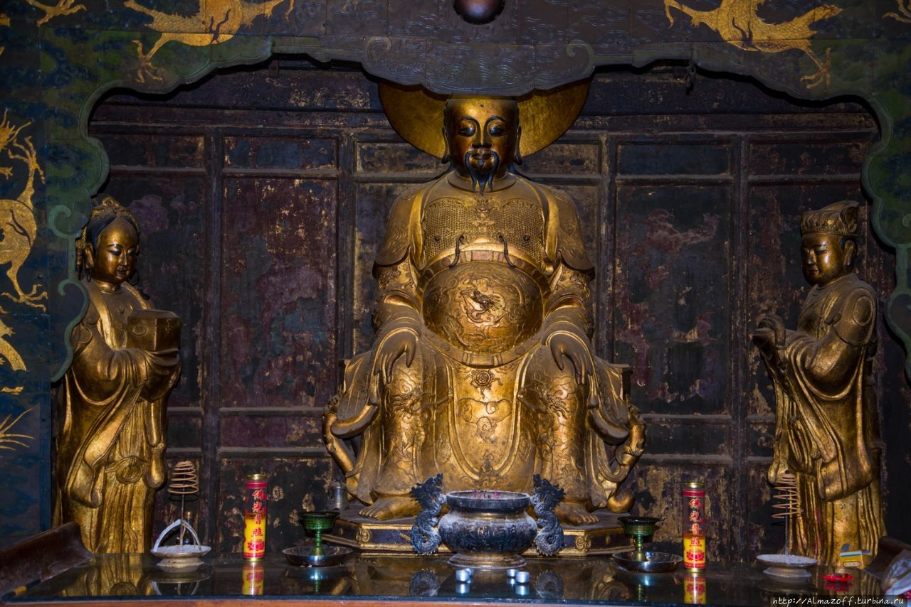 Золотой Храм Куньмин, Китай