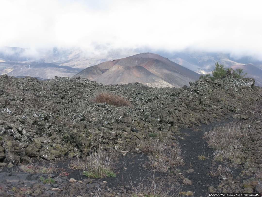 Долина Valle Sciara del Follone: вулкан Etna Вулкан Этна Национальный Парк (3350м), Италия