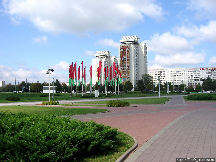 Рядом с библиотекой, недалеко от роз. Минск, Беларусь