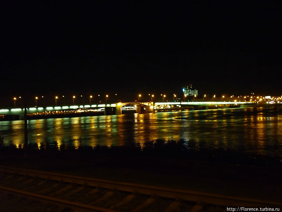 Развод последнего моста, который был в нашей программе — Александра Невского — снимать уже надоело. Поэтому на фото он остался неразведенным. Санкт-Петербург, Россия