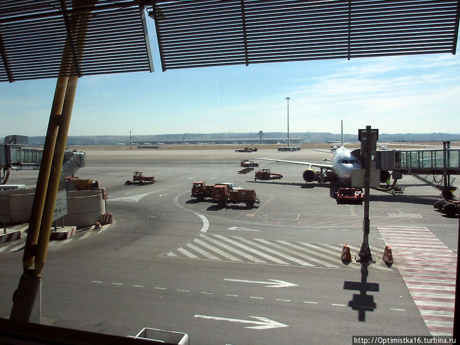 Аэропорт Мадрид-Барахес (Aeropuerto de Madrid-Barajas) Мадрид, Испания