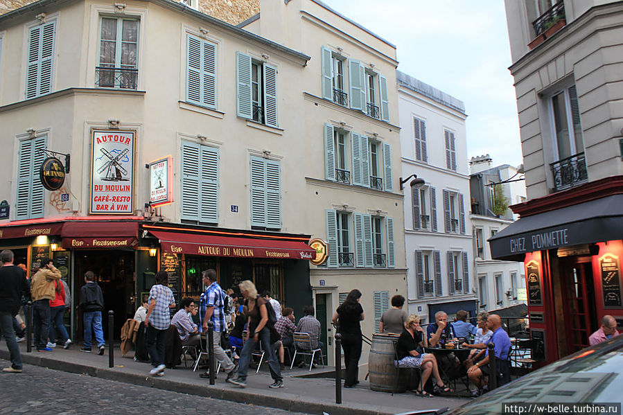 Кафе Des Deux Moulins. Париж, Франция