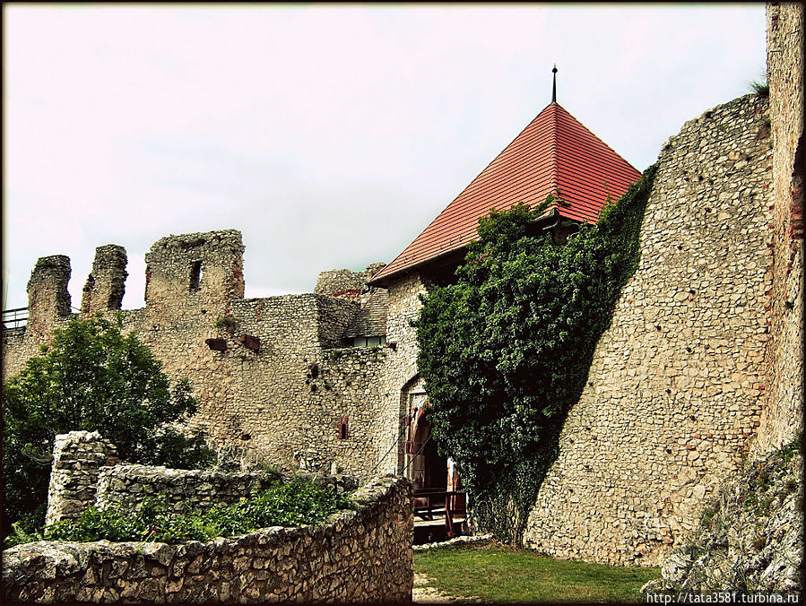 Одна из самых древних крепостей Венгрии Шюмег, Венгрия