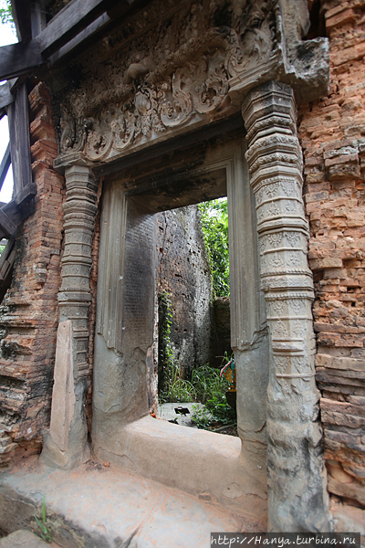 Храм Лолей. Вход в башню. Фото из интернета Ангкор (столица государства кхмеров), Камбоджа